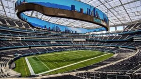 古都新春夜景：古今辉映映衬新年盛景